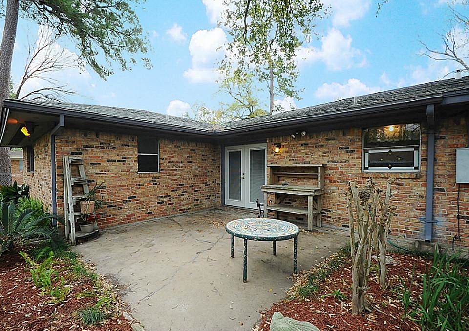 2nd image of 13931 Woodforest Blvd