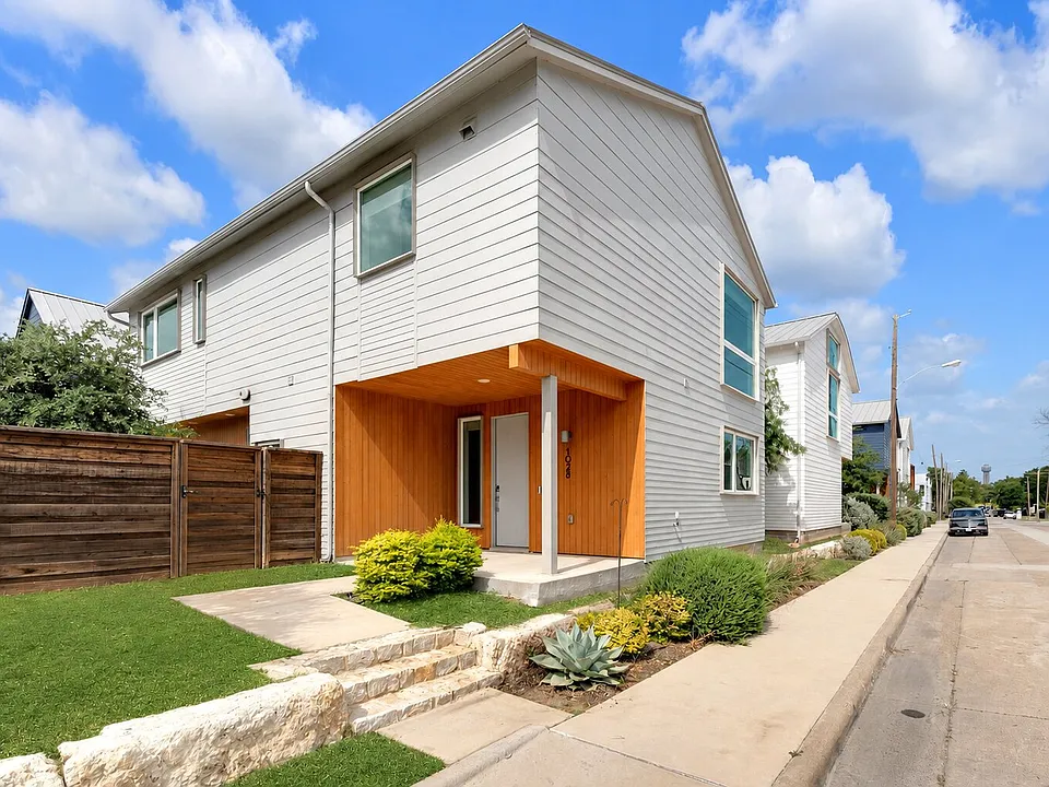 1028 Bastion Ct