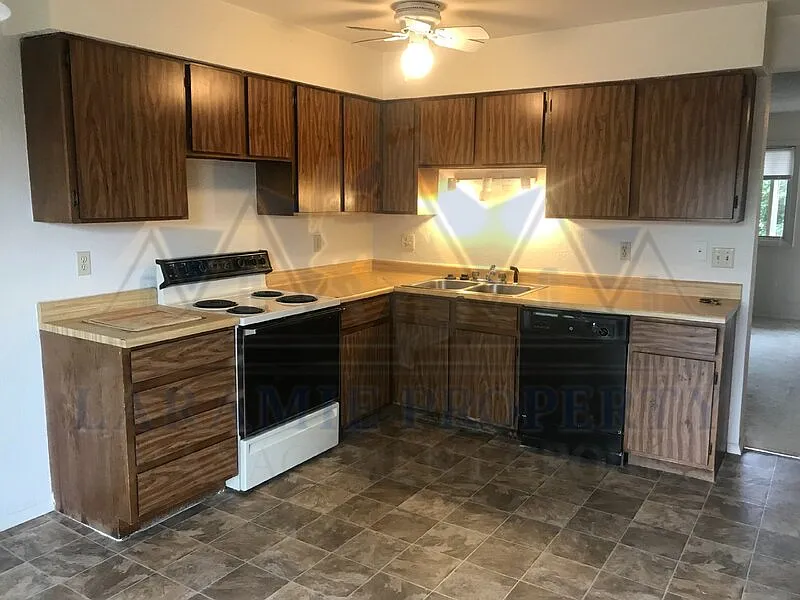 3 bed, 1.5 bath, 1072 sqft, $1,649 — Photo 4