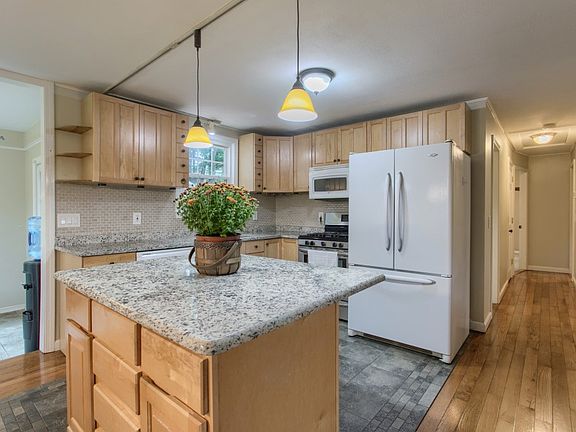5th image of 30 Tanager Dr