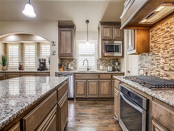 5th image of 105 Jean Ln