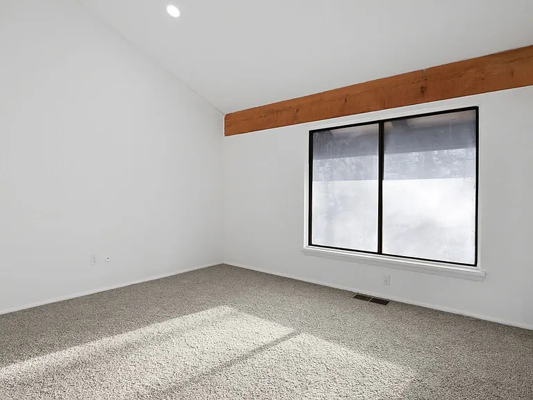 Village in the Park Apartments — Photo 28