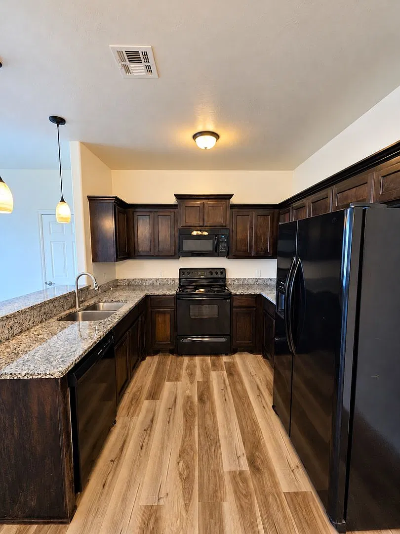 1822/1824 Cypress Ln — Photo 4
