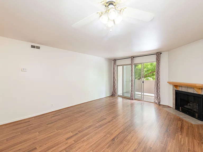 953 E Springcrest Ct #20 — Photo 5