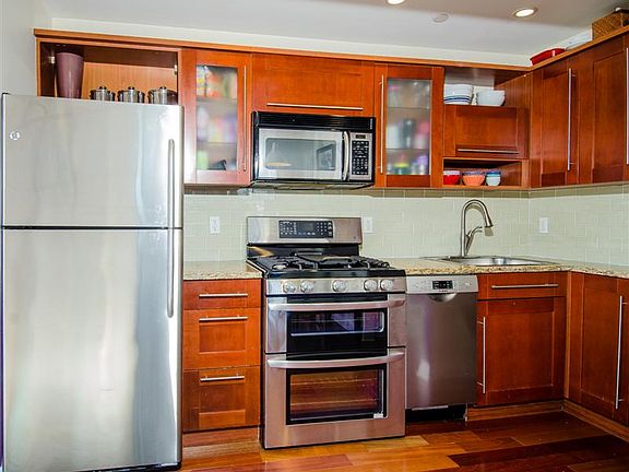 3rd image of 3085 Vernon Blvd APT 6G