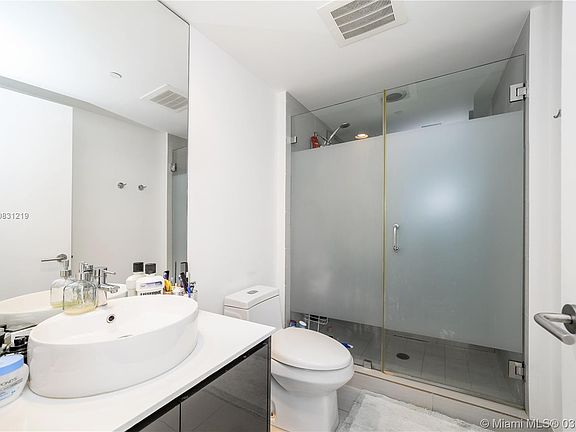 5th image of 31 SE 6th St APT 1506
