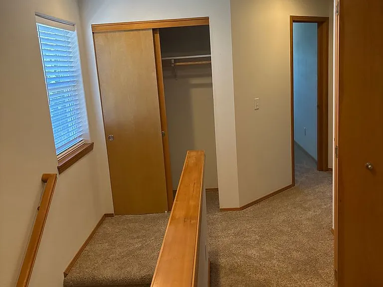204 SE Kane Dr — Photo 7