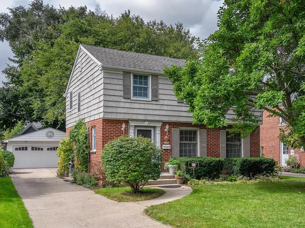 6041 N Santa Monica BOULEVARD, Whitefish Bay, WI 53217