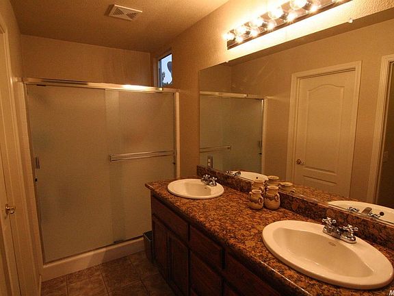 5th image of 2225 Woodbury Dr
