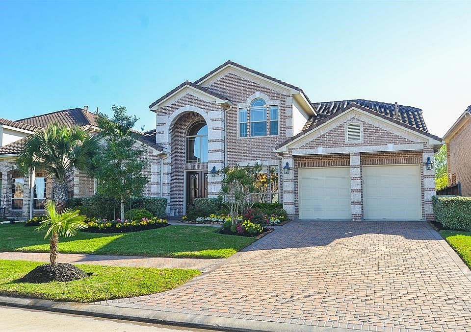 Beautiful Princeton home in the highly desired Windsor Park Lakes. This area did not flood during Hurricane Harvey. Fantastic Katy schools, easy access to major roads, shopping, restaurants and more. Quiet location backing to the Park. Walk to the lake wh