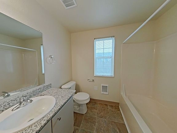 4th image of 325 SE Lilly Ave #A