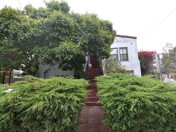 5th image of 1922 Fairview St