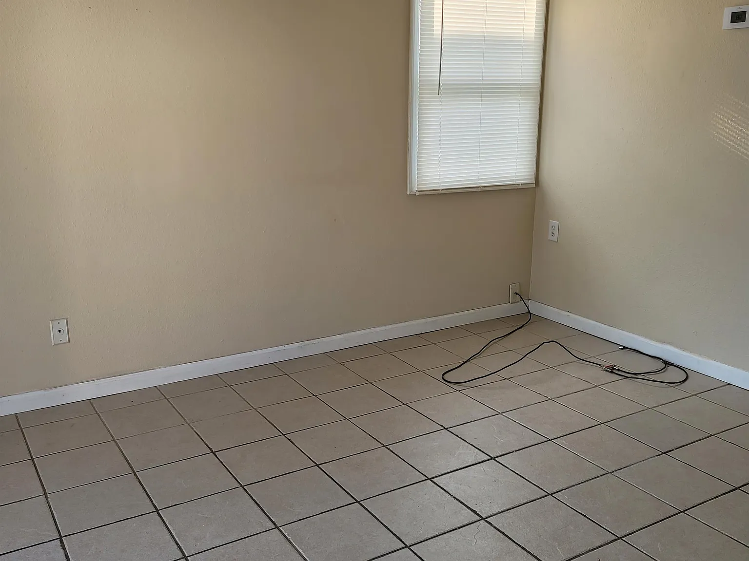 711 S. Poplar St - B — Photo 4