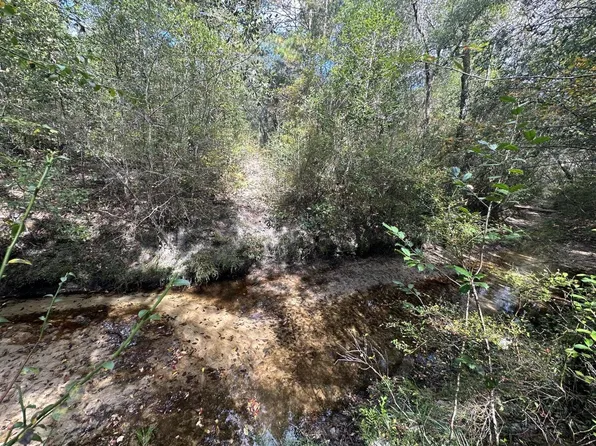 Lacey Ln, Crestview, FL 32536