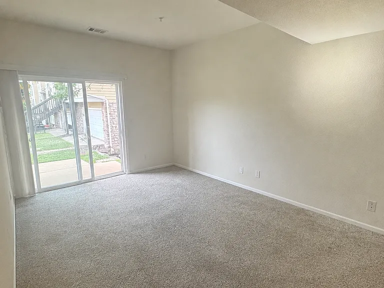 266 Rockview Dr — Photo 16