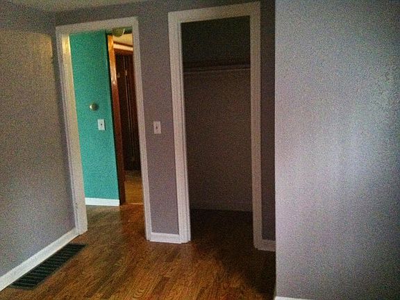 4th image of 1617 E Wilson Ave