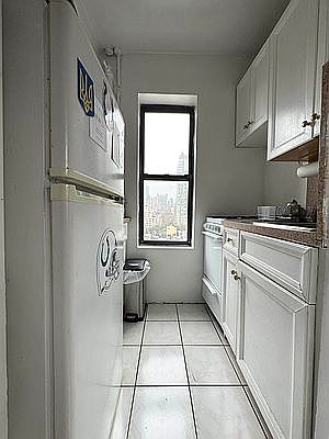 5th image of 310 E 55th St APT 12F