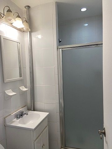 2nd image of 1535 E 14th St #5DD