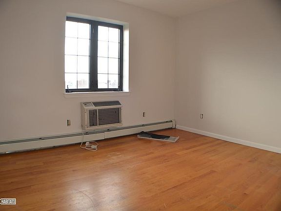 2nd image of 4315 44th St APT D2