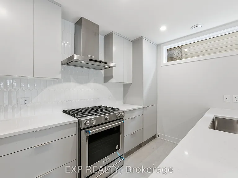 512 Roosevelt Ave #B — Photo 4