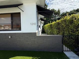 1243 SW 30th Pl, Miami, FL 33135