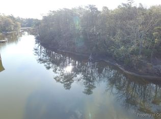 4 Irvington Rd, White Stone, VA 22578