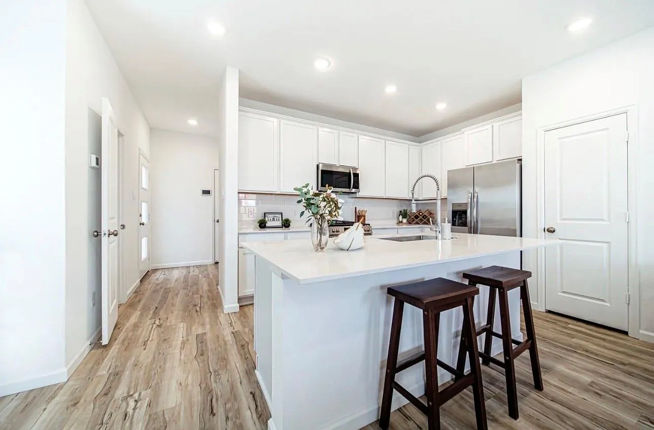 3 bed, 2.5 bath, $2,250 — Photo 3