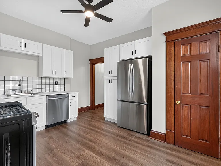 1439 S High St — Photo 13