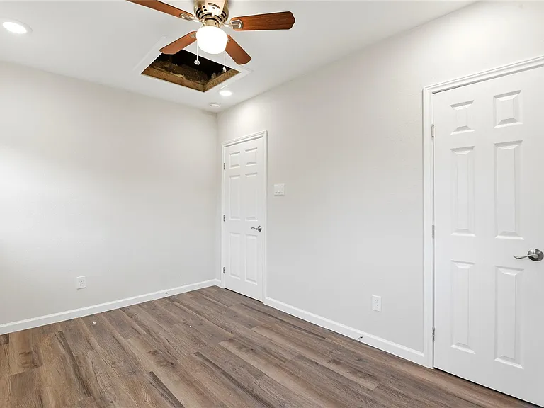 7010 Brownsville St — Photo 15