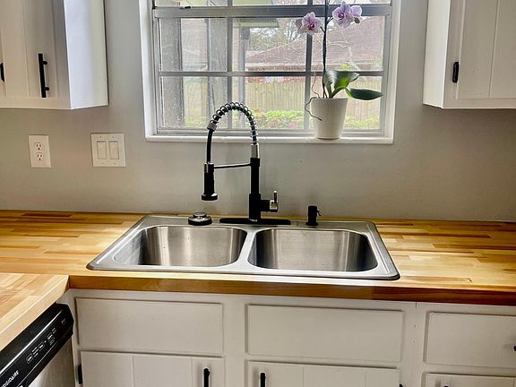 5th image of 322 Kathleen Pl