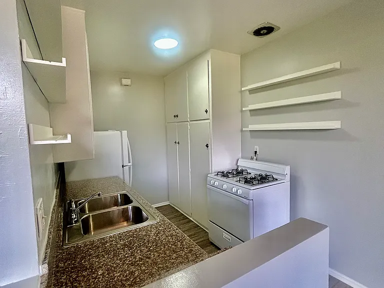 1428 Havenhurst Dr #16 — Photo 9