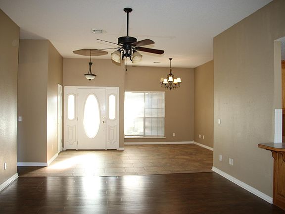 3rd image of 609 Paradise Way