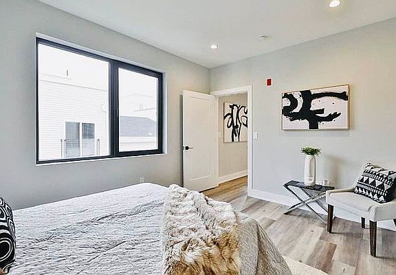 3rd image of 195 12th St #2