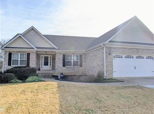 950 Golden Meadows Ln, Loganville, GA 30052