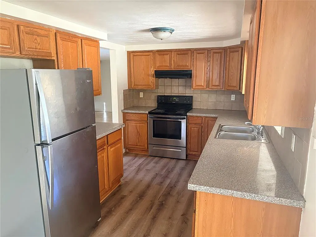 3 bed, 2.0 bath, 1368 sqft, $1,475 — Photo 2