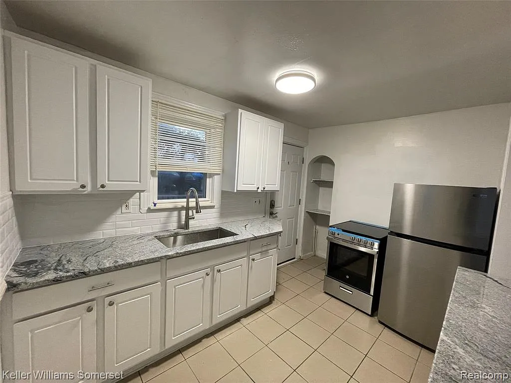 2 bed, 1.0 bath, 660 sqft, $1,200 — Photo 4