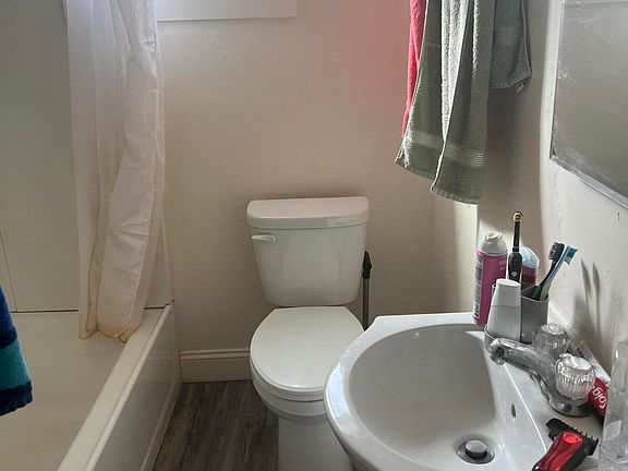 5th image of 2636 Sharon Ave