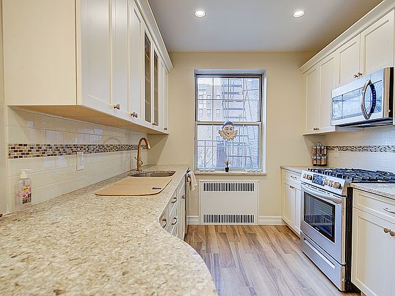 4th image of 117-01 Park Ln S #D3g