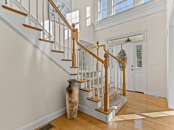5th image of 56 Church St