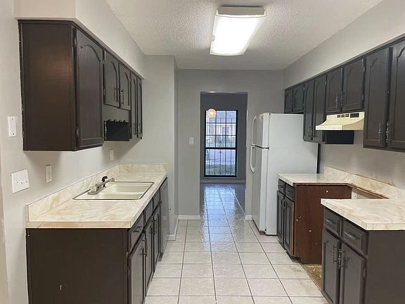 4th image of 641 W Oak Terrace Dr