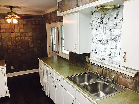 3rd image of 2932 Bamboo St