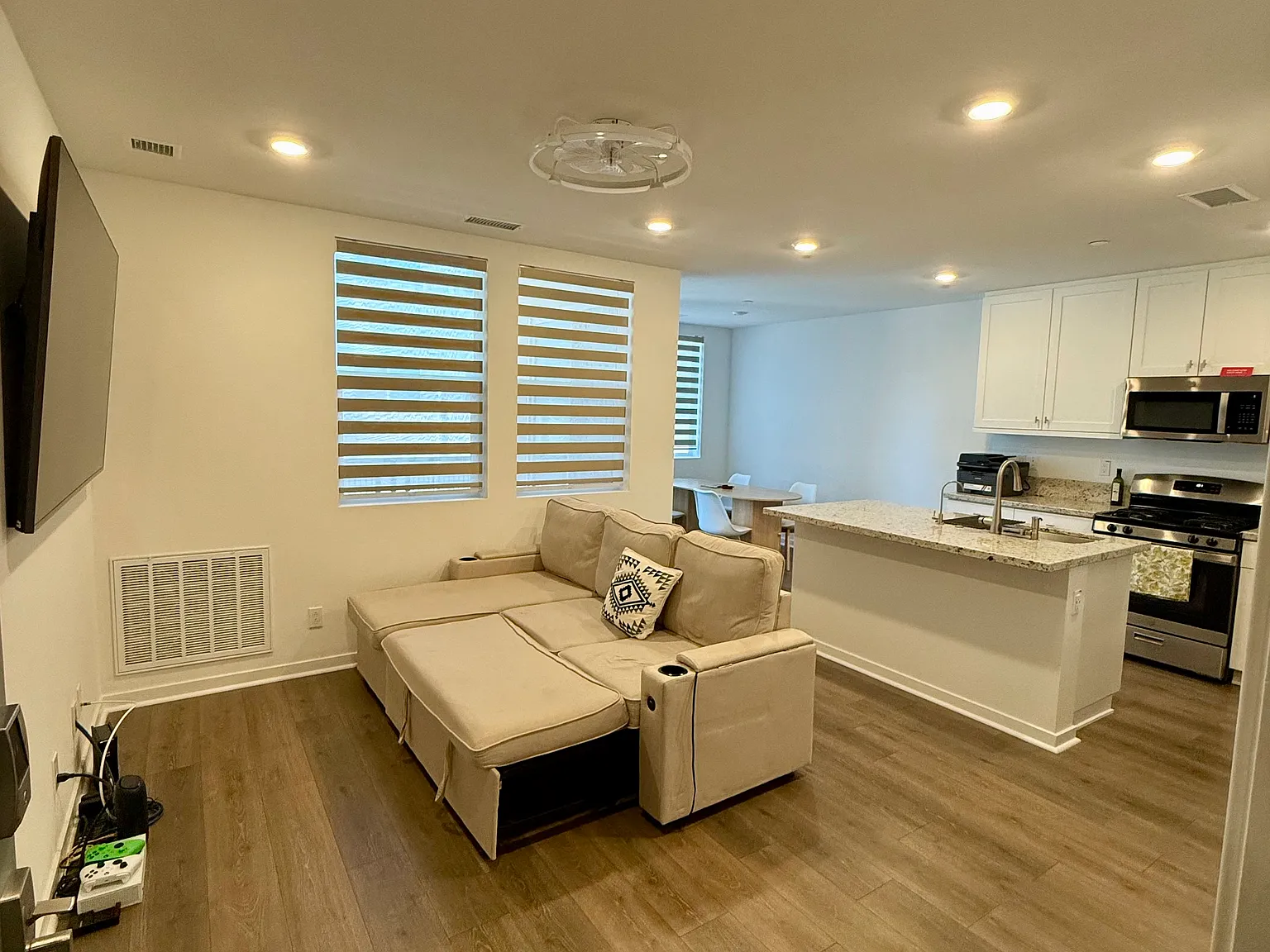 1 bed, 654 sqft, $2,800 — Photo 4