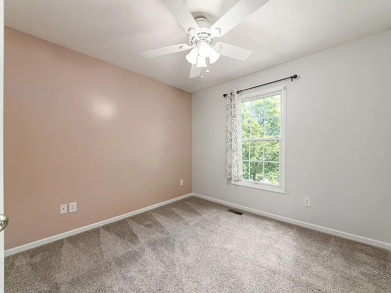 8607 Clover Glade Dr — Photo 32