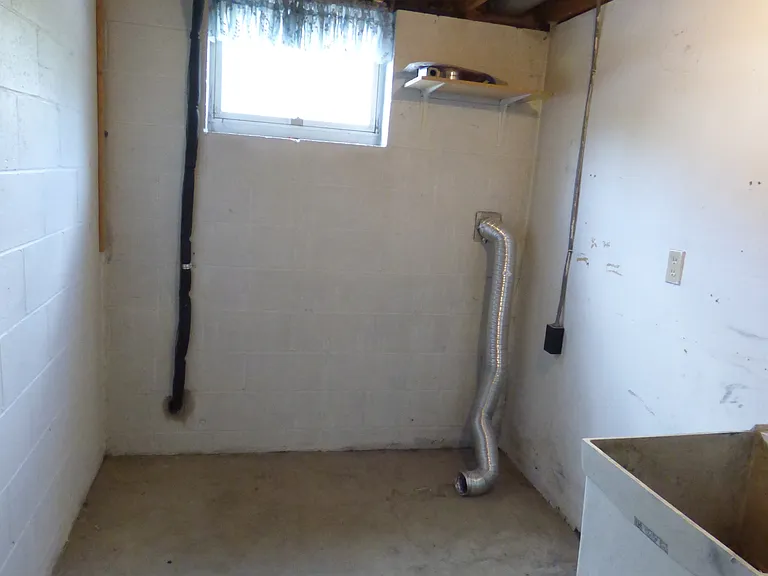 210 Spring St — Photo 6