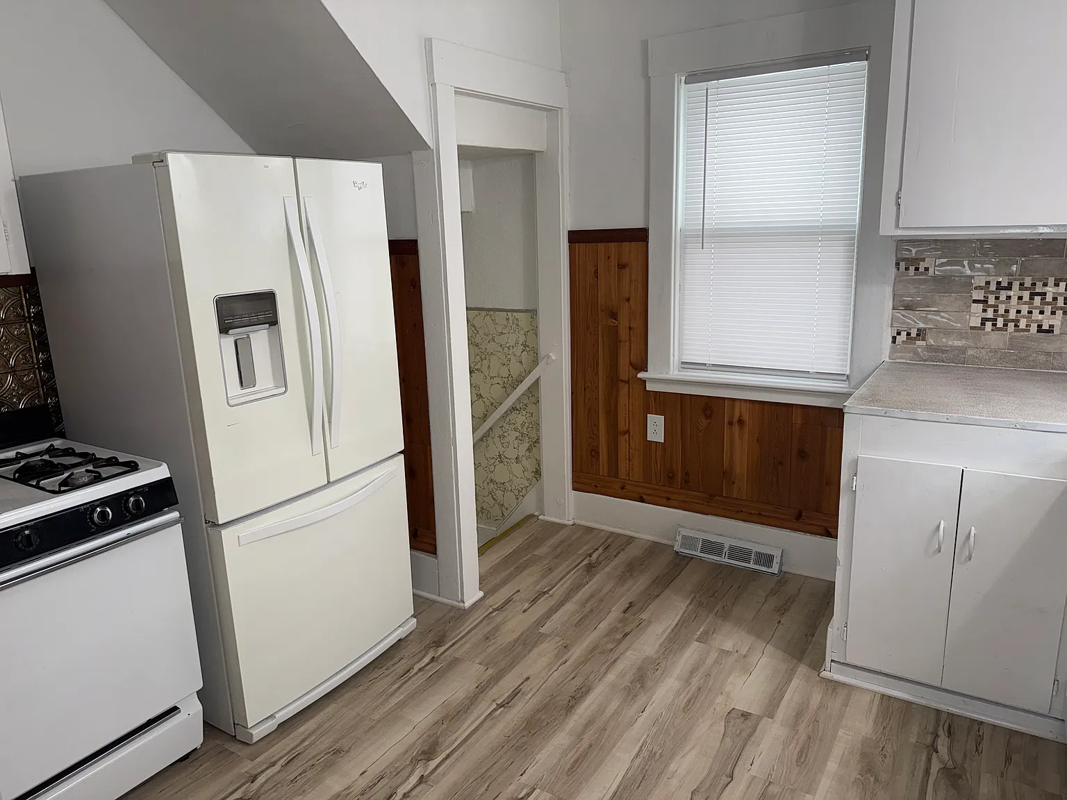 3 bed, 858 sqft, $1,100 — Photo 4