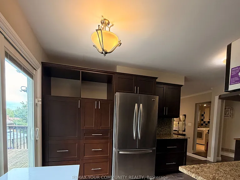 209 Yorkshire Dr — Photo 16
