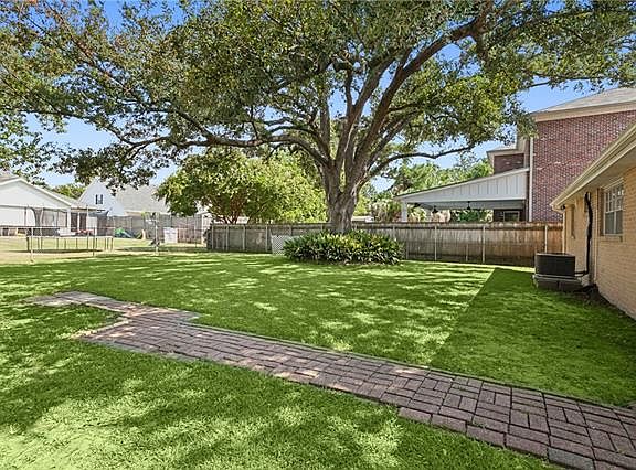 3rd image of 517 Beverly Garden Dr