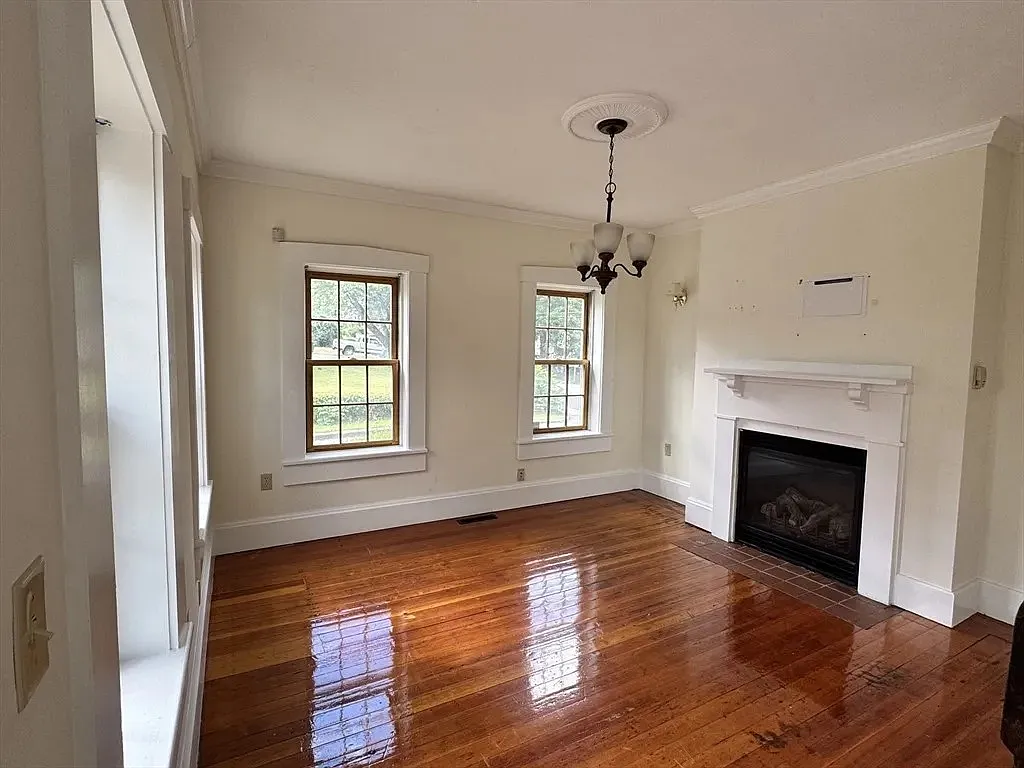 3 bed, 2200 sqft, $2,600 — Photo 3