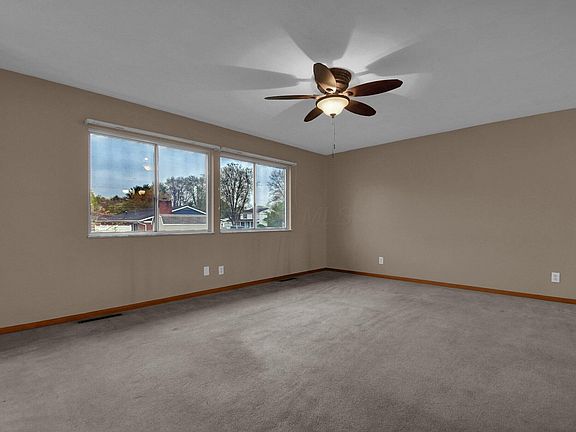 4th image of 627 Canterbury Ct