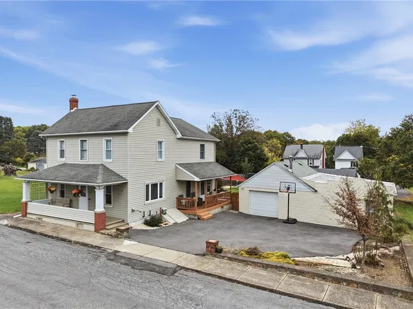 1482 Pine St, Pen Argyl, PA 18072